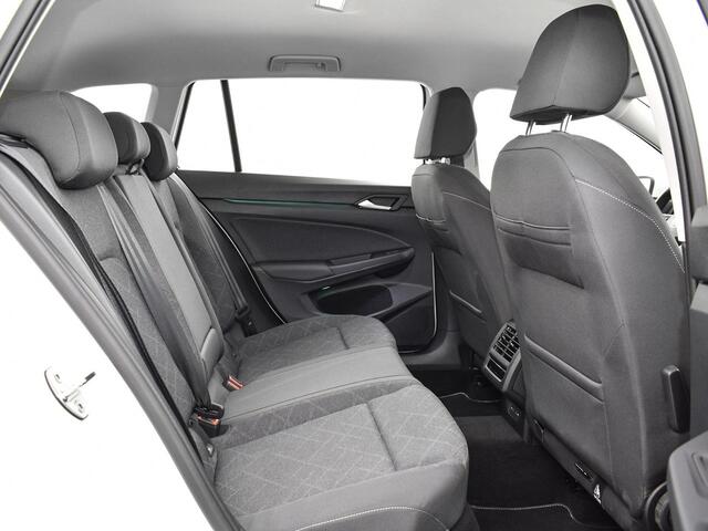 Volkswagen GOLF Variant 1.0 eTSI 110pk DSG Life · Camera · Elek.Trekhaak · Apple/Android Car Play · Navigatie · Sfeerverlichtiing · 16'' Inch · Garantie t/m 08-06-2027 of 100.000km