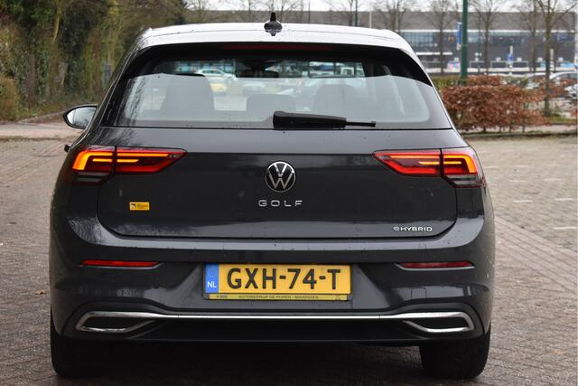 Volkswagen GOLF 1.4 eHybrid Style 204 pk PHEV | Carplay | Standkachel | IQ Light | Stoelmassage | Sfeerverlichting | LM-Velgen