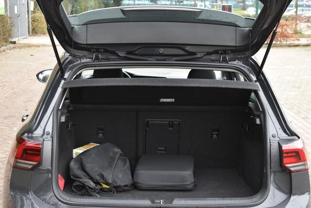 Volkswagen GOLF 1.4 eHybrid Style 204 pk PHEV | Carplay | Standkachel | IQ Light | Stoelmassage | Sfeerverlichting | LM-Velgen