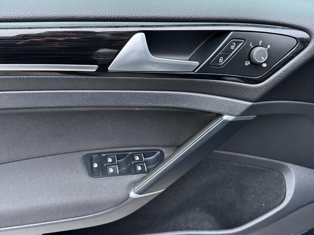 Volkswagen GOLF Variant 1.5 TSI 150pk DSG Highline Climate Control Stoelverwarming LED Koplampen Massagestoel