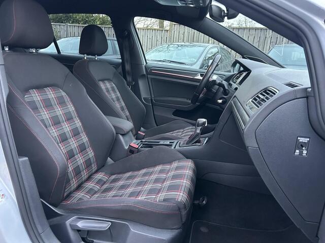 Volkswagen GOLF 2.0 TSI GTI Performance, ACC, DynAudio, Apple Carplay