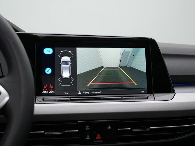 Volkswagen GOLF 1.0 eTSI 110 pk DSG Life | Panoramadak | IQ Light | Stuur-/stoelverwarming | Achteruitrijcamera