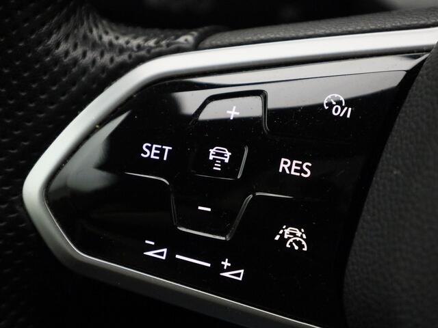 Volkswagen GOLF 1.5TSI/130PK R-Line · Panoramadak · Navigatie · Apple/Android Car Play ·