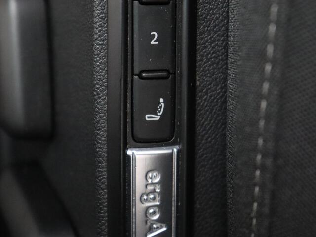 Volkswagen GOLF 1.5 eTSI Style | Stoelverwarming | Trekhaak | Camera | Stuurverwarming | Memory | Sfeerverlichting | Carplay | Navigatie | Adaptive cruise | Parkeerhulp | Climate control