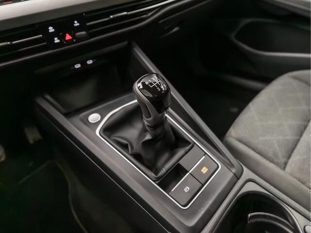 Volkswagen GOLF Variant 1.0 TSI Sport (APPLE CARPLAY, GROOT NAVI, CLIMATE, PARKEERSENSOREN, KEYLESS, SPORTSTOELEN, GETINT GLAS, SFEERVERLICHTING, NIEUWSTAAT)