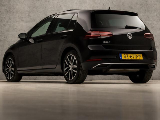 Volkswagen GOLF 1.0 TSI Highline Sportline (SCHUIFDAK, APPLE CARPLAY, GROOT NAVI, CLIMATE, LED KOPLAMPEN, STOELVERWARMING, ALCANTARA, DYNAMISCHE KNIPPERLICHTEN, ADAPTIVE CRUISE, NIEUWSTAAT)