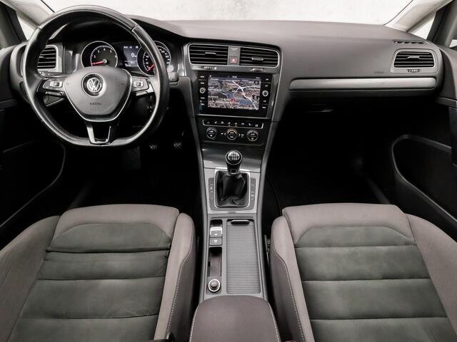 Volkswagen GOLF 1.0 TSI Highline Sportline (SCHUIFDAK, APPLE CARPLAY, GROOT NAVI, CLIMATE, LED KOPLAMPEN, STOELVERWARMING, ALCANTARA, DYNAMISCHE KNIPPERLICHTEN, ADAPTIVE CRUISE, NIEUWSTAAT)