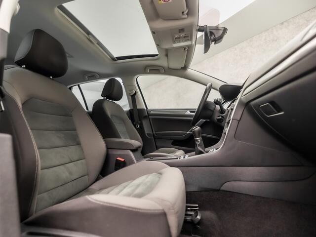 Volkswagen GOLF 1.0 TSI Highline Sportline (SCHUIFDAK, APPLE CARPLAY, GROOT NAVI, CLIMATE, LED KOPLAMPEN, STOELVERWARMING, ALCANTARA, DYNAMISCHE KNIPPERLICHTEN, ADAPTIVE CRUISE, NIEUWSTAAT)