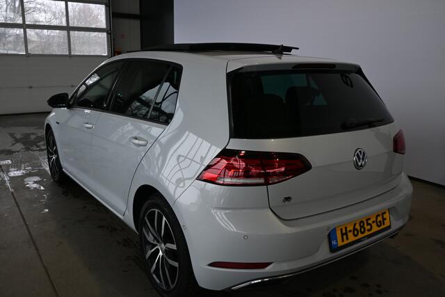 Volkswagen GOLF 1.5 TSI Highline Business R Automaat Apple CarPlay Navigatie Panormadak Stoelverwarming Virtual Cockpit Inruil Mogelijk!