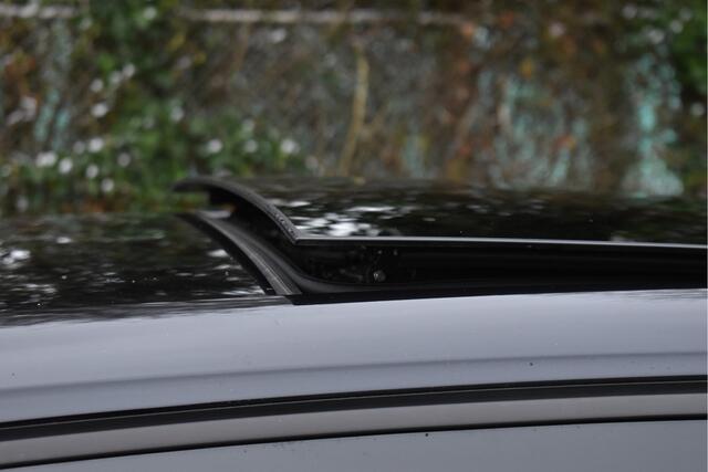 Volkswagen GOLF 1.5 eTSI R-Line Business Black Style | Pano.dak | Harman/Kardon | Camera | Stuurverwarming | Sportstoelen | Sfeerverlichting | Adapt.CC