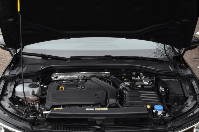 Volkswagen GOLF 1.5 eTSI R-Line Business Black Style | Pano.dak | Harman/Kardon | Camera | Stuurverwarming | Sportstoelen | Sfeerverlichting | Adapt.CC