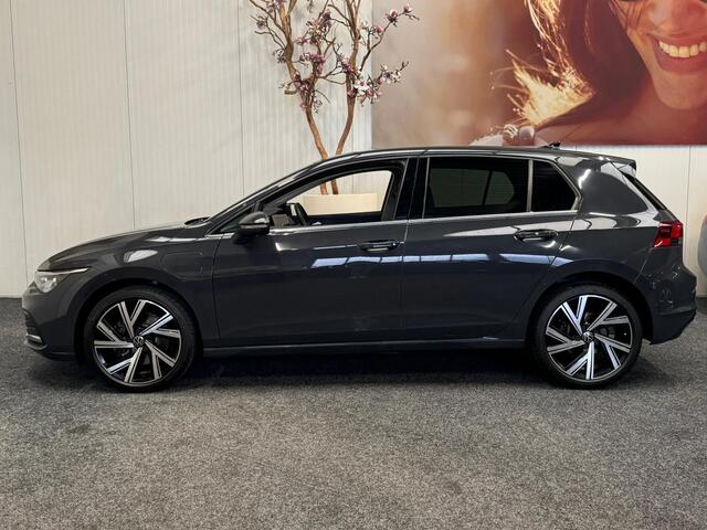 Volkswagen GOLF 1.4 eHybrid Style PHEV ADAPTIVE CRUISE CONTROL ALCANTARA STUURVERWARMING STOELVERWARMING ACHTERUITRIJ CAMERA NAVIGATIE !!!