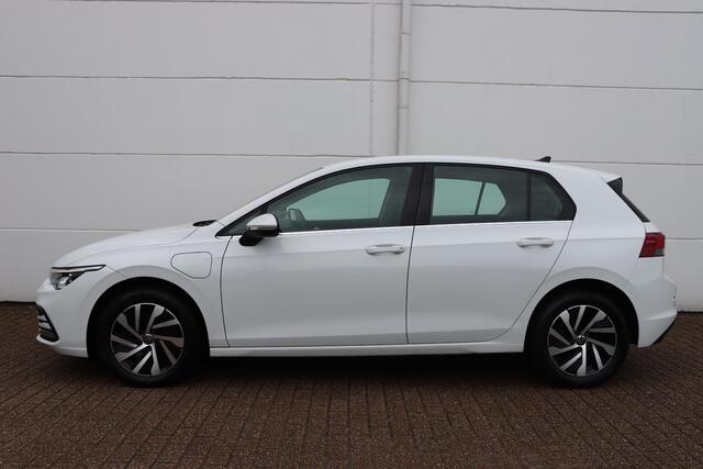 Volkswagen GOLF 1.4 eHybrid Style 204pk DSG6 | Memory/massagestoelen | Stuur/Stoelverwarming | Navigatie | Carplay