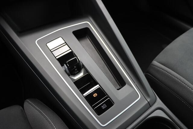 Volkswagen GOLF 1.4 eHybrid Style 204pk DSG6 | Memory/massagestoelen | Stuur/Stoelverwarming | Navigatie | Carplay