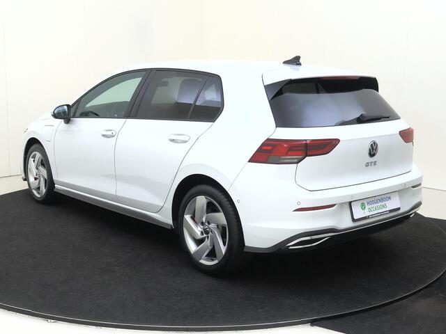 Volkswagen GOLF 1.4 eHybrid GTE | SoH 93% | Adaptieve cruise control | Dodehoek detectie | Stoel- en stuurwielverwarming | Keyless | Achteruitrijcamera | Navigatie | Parkeerassistent |