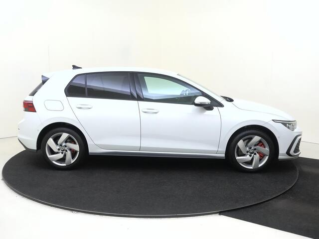 Volkswagen GOLF 1.4 eHybrid GTE | SoH 93% | Adaptieve cruise control | Dodehoek detectie | Stoel- en stuurwielverwarming | Keyless | Achteruitrijcamera | Navigatie | Parkeerassistent |