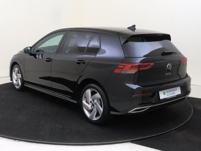 Volkswagen GOLF 1.4 eHybrid GTE | Stoel- en stuurwielverwarming | Navigatie | Adaptieve cruise control | 3-zone airco | Sfeerverlichting | LED Plus verlichting | CarPlay |