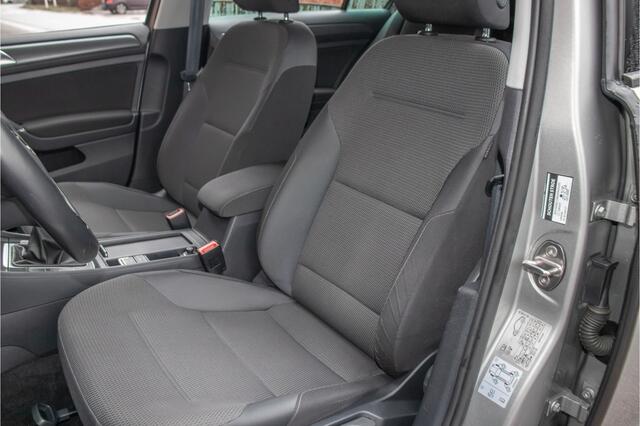 Volkswagen GOLF 1.5 TSI 130pk Comfortline, Carplay, Adaptive Cruise, Climate control, PDC, Bluetooth.