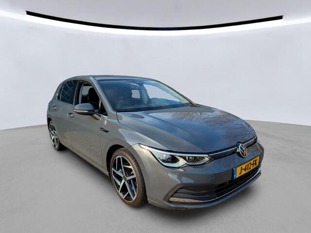 Volkswagen GOLF 1.5 eTSI 150pk Style DSG / Navigatie / Panoramadak / Stoelverwarming / Camera