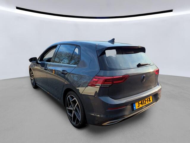 Volkswagen GOLF 1.5 eTSI 150pk Style DSG / Navigatie / Panoramadak / Stoelverwarming / Camera