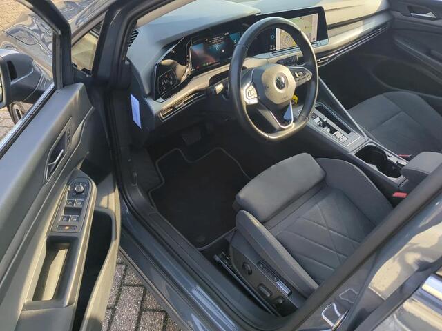 Volkswagen GOLF 1.5 eTSI 150pk Style DSG / Navigatie / Panoramadak / Stoelverwarming / Camera