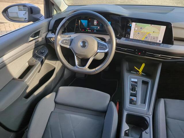 Volkswagen GOLF 1.5 eTSI 150pk Style DSG / Navigatie / Panoramadak / Stoelverwarming / Camera