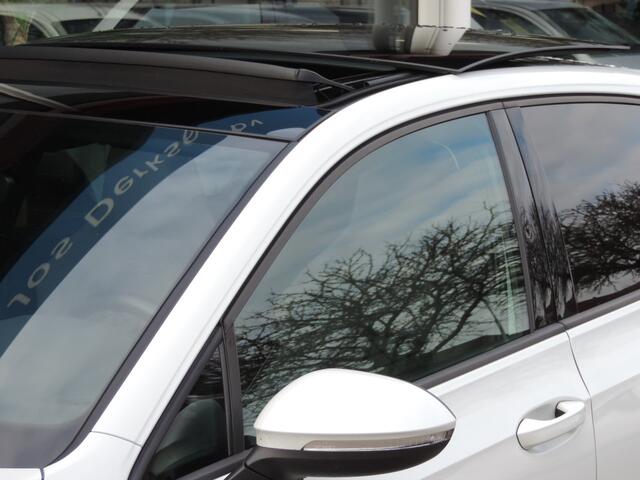 Volkswagen GOLF 1.5 eTSI R-Line - Pano | ACC | Camera | IQ.Light | Harman-Kardon | Stoel/stuurverw.