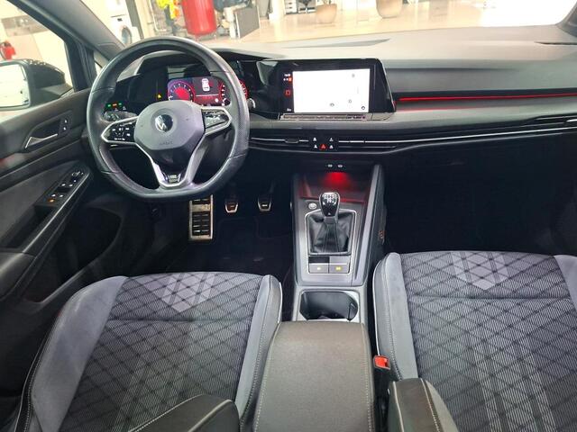 Volkswagen GOLF 1.5 TSI 130pk R-Line / Navigatie / Sfeerverlichting / Parkeersensoren