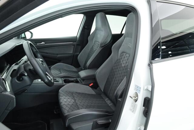 Volkswagen GOLF 1.5 eTSI R-Line DSG | Pano | Harman Kardon | Stoel- Stuurverw. | Apple CarPlay | IQ. Light | Adapt. Cruise