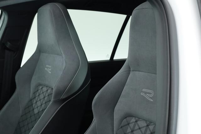 Volkswagen GOLF 1.5 eTSI R-Line DSG | Pano | Harman Kardon | Stoel- Stuurverw. | Apple CarPlay | IQ. Light | Adapt. Cruise