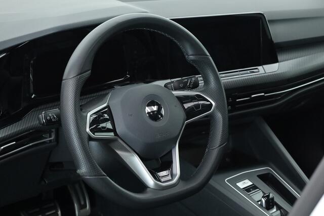 Volkswagen GOLF 1.5 eTSI R-Line DSG | Pano | Harman Kardon | Stoel- Stuurverw. | Apple CarPlay | IQ. Light | Adapt. Cruise