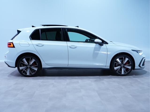 Volkswagen GOLF 1.4 eHybrid 245pk GTE Panorama dak Camera 18'velgen Winterpakket 800 werk