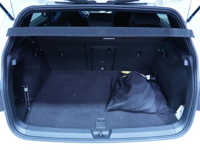 Volkswagen GOLF 1.4 eHybrid 245pk GTE Panorama dak Camera 18'velgen Winterpakket 800 werk