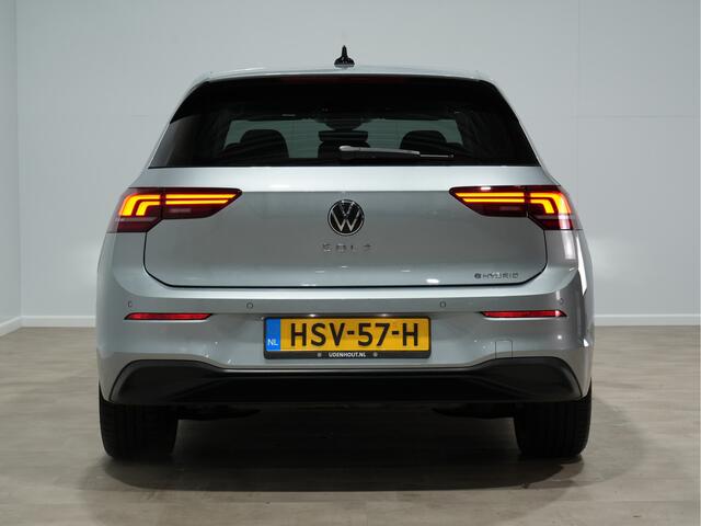 Volkswagen GOLF 1.5 eHybrid Life Edition Navi via App Stoel/Stuurverw. massage Camera 18"velgen