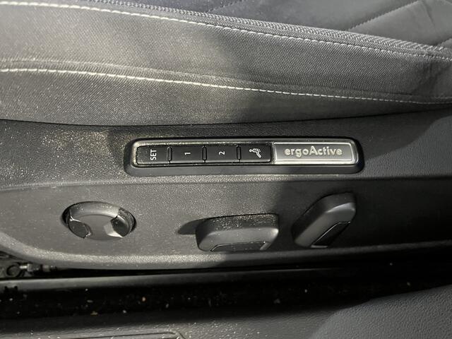 Volkswagen GOLF 1.5 eTSI Style / AUTOMAAT/ PARK.SENSOR.V+A/ CAMERA/ MEMORY SEAT+MASSAGE/ STUUR+STOEL VERWARM./ APP-CONNECT/ ACC/ DODE HOEK/ KEYLESS/ DIGITAL DASH/ DAB/ NAVI/ CLIMA/ LED/ ISOFIX/ 17'' LMV