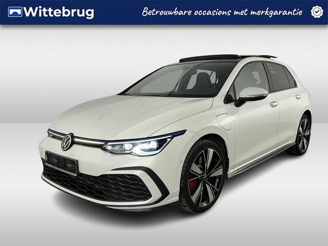 Volkswagen GOLF 1.4 eHybrid GTE / AUTOMAAT/ PANO/ TREKHAAK/ STUUR+STOEL VERWARM./ IQ-LIGHT/ PARK.SENSOR.V+A/ CAMERA/ HEAD UP/ ACC/ DODE HOEK/ APP-CONNECT/ KEYLESS/ NAVI/ DAB/ CLIMA/ ISOFIX/ 18'' LMV