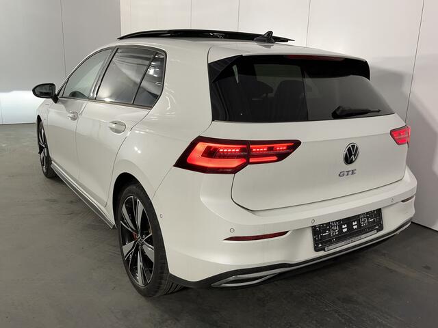 Volkswagen GOLF 1.4 eHybrid GTE / AUTOMAAT/ PANO/ TREKHAAK/ STUUR+STOEL VERWARM./ IQ-LIGHT/ PARK.SENSOR.V+A/ CAMERA/ HEAD UP/ ACC/ DODE HOEK/ APP-CONNECT/ KEYLESS/ NAVI/ DAB/ CLIMA/ ISOFIX/ 18'' LMV