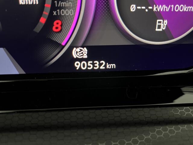 Volkswagen GOLF 1.4 eHybrid GTE / AUTOMAAT/ PANO/ TREKHAAK/ STUUR+STOEL VERWARM./ IQ-LIGHT/ PARK.SENSOR.V+A/ CAMERA/ HEAD UP/ ACC/ DODE HOEK/ APP-CONNECT/ KEYLESS/ NAVI/ DAB/ CLIMA/ ISOFIX/ 18'' LMV