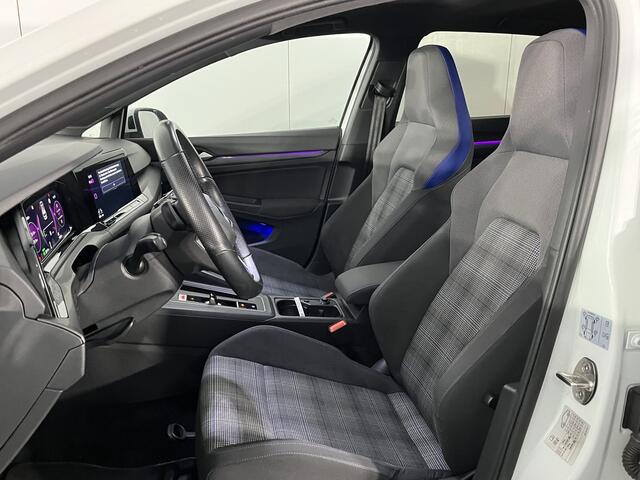 Volkswagen GOLF 1.4 eHybrid GTE / AUTOMAAT/ PANO/ TREKHAAK/ STUUR+STOEL VERWARM./ IQ-LIGHT/ PARK.SENSOR.V+A/ CAMERA/ HEAD UP/ ACC/ DODE HOEK/ APP-CONNECT/ KEYLESS/ NAVI/ DAB/ CLIMA/ ISOFIX/ 18'' LMV