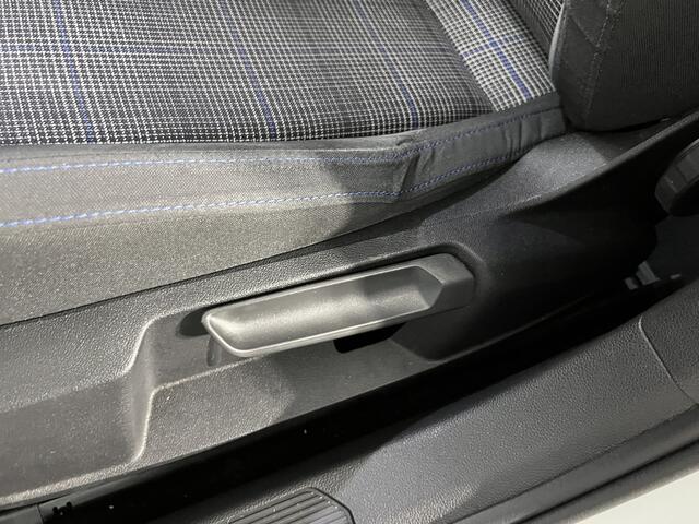 Volkswagen GOLF 1.4 eHybrid GTE / AUTOMAAT/ PANO/ TREKHAAK/ STUUR+STOEL VERWARM./ IQ-LIGHT/ PARK.SENSOR.V+A/ CAMERA/ HEAD UP/ ACC/ DODE HOEK/ APP-CONNECT/ KEYLESS/ NAVI/ DAB/ CLIMA/ ISOFIX/ 18'' LMV