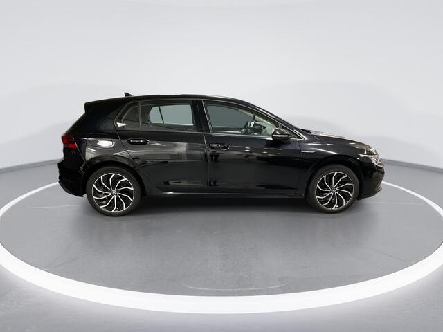 Volkswagen GOLF 1.5 TSI 130pk Life · Apple/Android Car Play · ACC · Stuur- & Stoelverwarming · Trekhaak · Navigatie · Sfeerverlichting · 17"Velgen ·