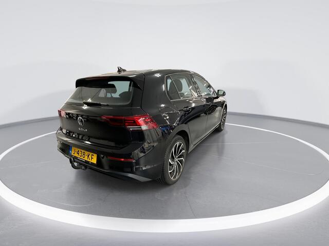 Volkswagen GOLF 1.5 TSI 130pk Life · Apple/Android Car Play · ACC · Stuur- & Stoelverwarming · Trekhaak · Navigatie · Sfeerverlichting · 17"Velgen ·