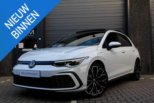Volkswagen GOLF 1.4 eHybrid DSG GTE | Panoramadak | Carplay | Stoel/Stuur Verwarming | 19" Warmenau