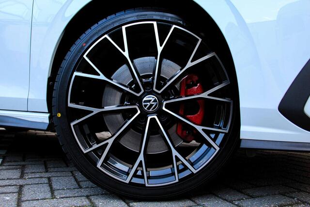 Volkswagen GOLF 1.4 eHybrid DSG GTE | Panoramadak | Carplay | Stoel/Stuur Verwarming | 19" Warmenau