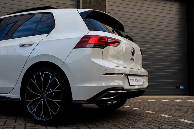Volkswagen GOLF 1.4 eHybrid DSG GTE | Panoramadak | Carplay | Stoel/Stuur Verwarming | 19" Warmenau
