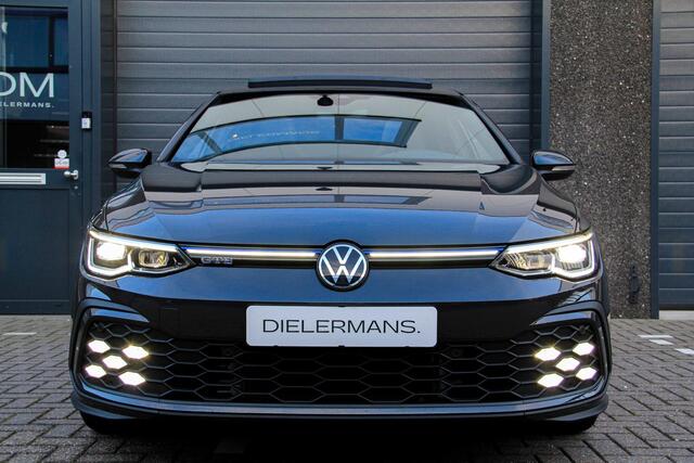 Volkswagen GOLF 1.4 eHybrid DSG GTE Dolphin Grey | Panorama dak | IQ | LED verstralers | Carplay | Sfeerverlichting | 19" Warmenau