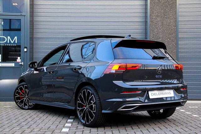 Volkswagen GOLF 1.4 eHybrid DSG GTE Dolphin Grey | Panorama dak | IQ | LED verstralers | Carplay | Sfeerverlichting | 19" Warmenau