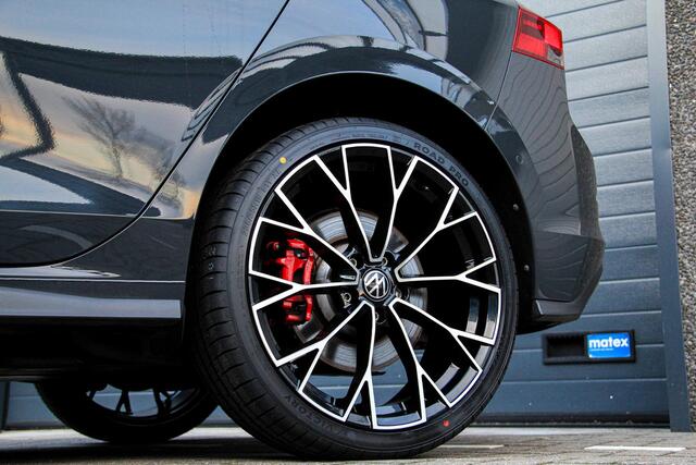 Volkswagen GOLF 1.4 eHybrid DSG GTE Dolphin Grey | Panorama dak | IQ | LED verstralers | Carplay | Sfeerverlichting | 19" Warmenau