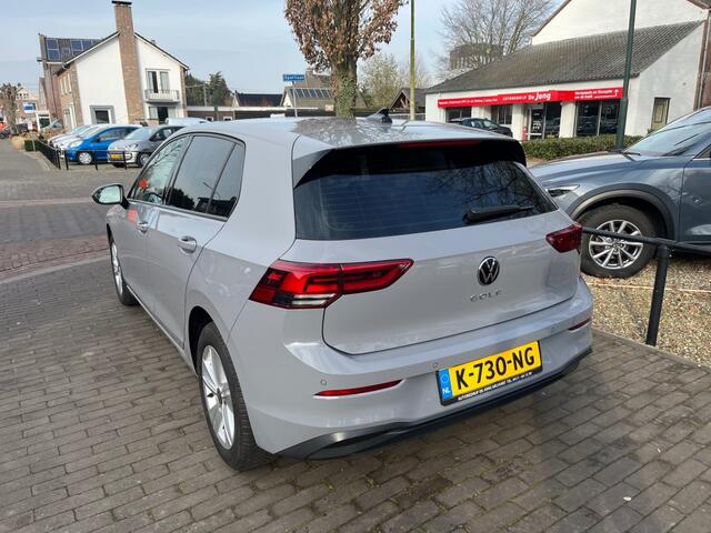 Volkswagen GOLF 1.0 TSI LIFE / NAVI / CARPLAY / DIGI COCKPIT / DAB / CAMERA / SFEERVERLICHTING