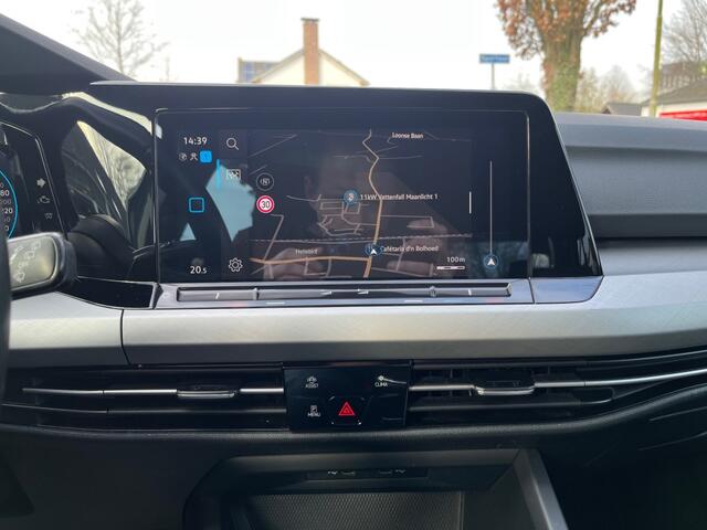 Volkswagen GOLF 1.0 TSI LIFE / NAVI / CARPLAY / DIGI COCKPIT / DAB / CAMERA / SFEERVERLICHTING